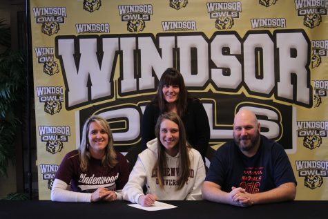 Bailey Signs To Play Volleyball