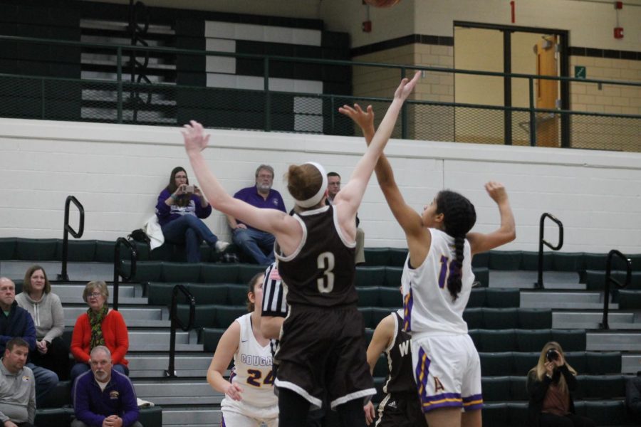 Maddy Lynch jumps to win jump ball.