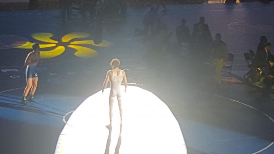 Yarnell prepares for his state title match. 