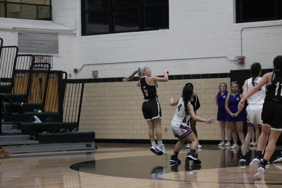 Keri Voegtle shoots a two.